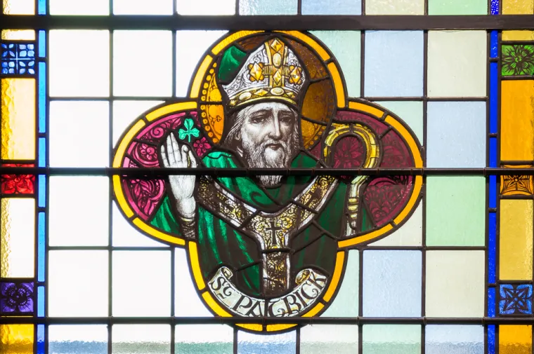 Sveti Patrik, odnosno Naomh Pádraig na irskom, katolički je svetac, biskup i zaštitnik Irske, koji je rođen oko 385. godine u Walesu.