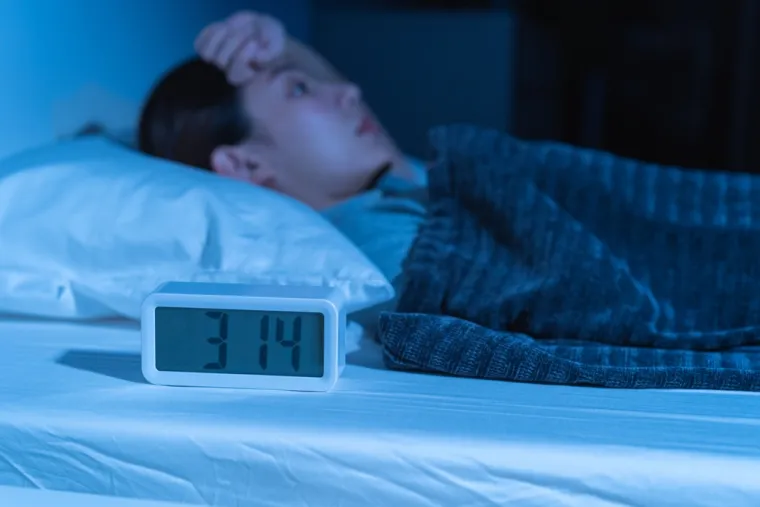 AKO SE ČESTO BUDITE IZMEĐU DVA I ČETIRI UJUTRO, NETKO VAS PROKLINJE - Prema nekim starim vjerovanjima, učestalo buđenje u to doba može značiti da netko šalje negativnu energiju prema vama.