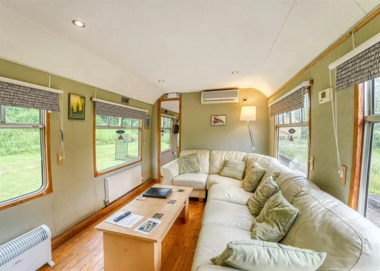 Stanica se nalazi u blizini povijesnog Ironbridge Gorgea, mjesta svjetske ba&scaron;tine UNESCO-a, poznatog kao kolijevka industrijske revolucije, te slikovitih Shropshire Hillsa.