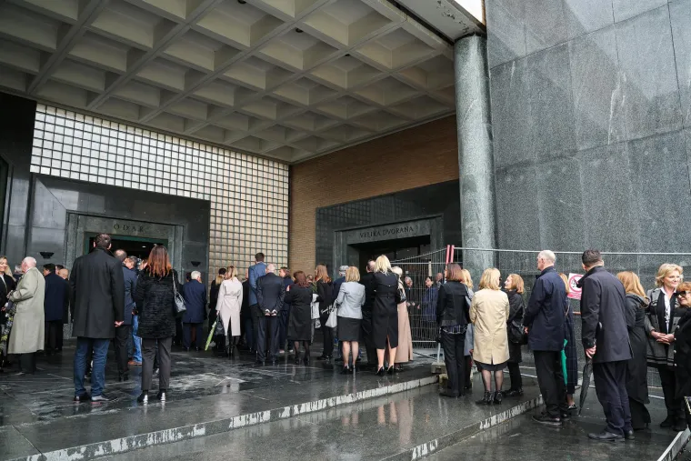 Posljednji ispraćaj predsjednika Vrhovnog suda: Brojni političari oprostili se od Radovana Dobronića
