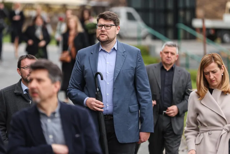 Posljednji ispraćaj predsjednika Vrhovnog suda: Brojni političari oprostili se od Radovana Dobronića