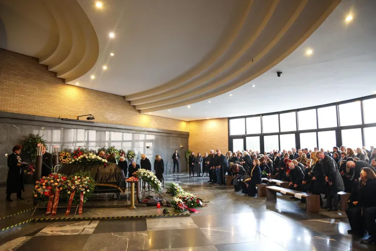 Posljednji ispraćaj predsjednika Vrhovnog suda: Brojni političari oprostili se od Radovana Dobronića