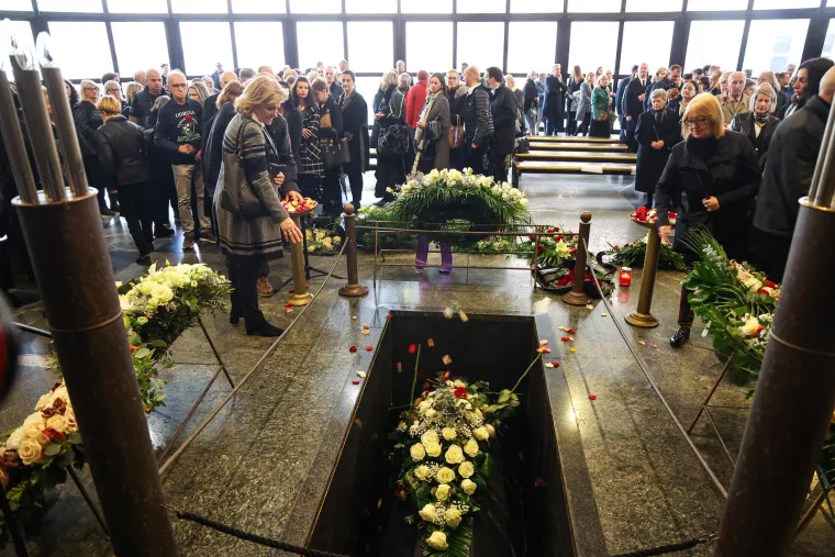 Posljednji ispraćaj predsjednika Vrhovnog suda: Brojni političari oprostili se od Radovana Dobronića