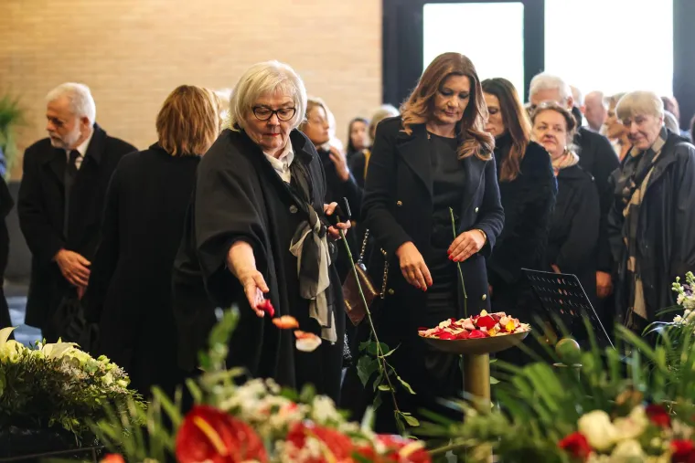 Posljednji ispraćaj predsjednika Vrhovnog suda: Brojni političari oprostili se od Radovana Dobronića