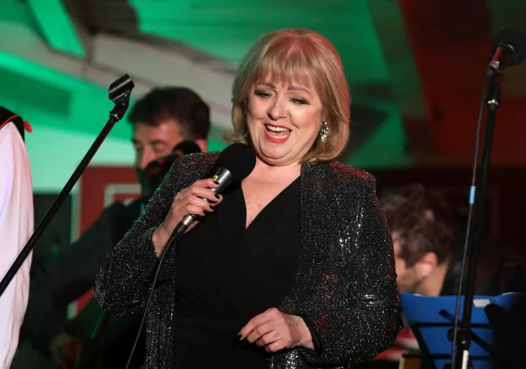 Jasna Zlokić jedna je od najistaknutijih pjevačica domaće pop glazbene scene, a na sceni je više od šest desetljeća.