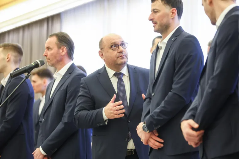 Nakon toga krenulo je s pojedinačnim uručivanjem Reda Danice hrvatske.