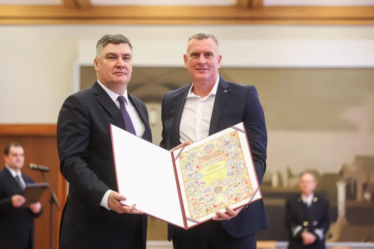 Za izniman uspjeh hrvatske rukometne reprezentacije na SP-u 2025., te osobiti doprinos promociji sporta i ugleda Republike Hrvatske Povelja Republike Hrvatske dodijeljena je Valteru Matoševiću i Denisu Špoljariću.