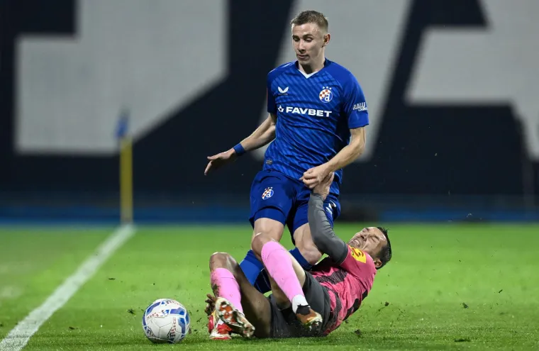 Luka Stojković igra odlično. 