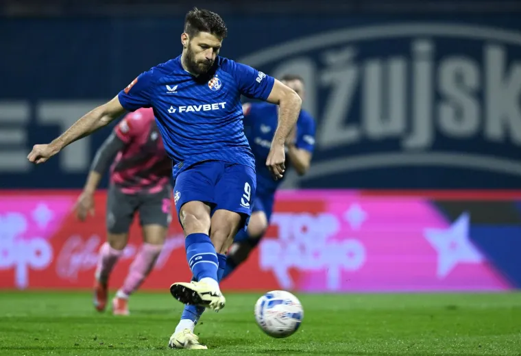 Trenutak kad je Petković proma&scaron;io penal. 