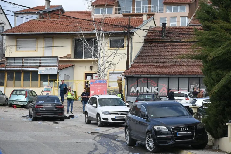 Prvi rezultati očevida potvrdili su da je požar vjerojatno izazvala iskra koja je tijekom nastupa popularne hip-hop grupe &apos;DNK&apos; zahvatila strop diskoteke