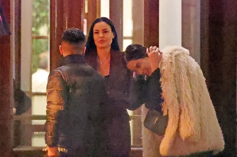 Marijana Vidović i Dragana Drača u izlasku s Kyle Walkerom, njegovim menadžerom i ekipom. 