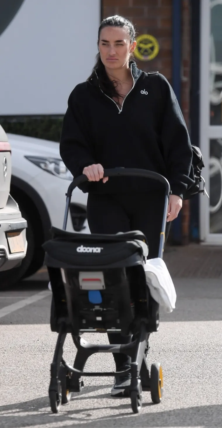 ANNIE KILNER: Poludjela je i na saznanje kako je Lauryn Goodman u Milanu, jer su ona i Kyle htjeli spasiti brak daleko od nje i engleskih medija. 