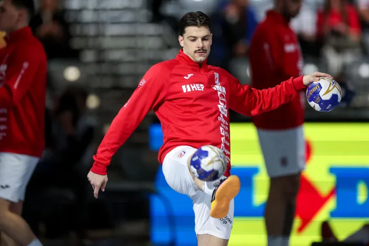 Na&scaron;e rukometa&scaron;e gleda hrvatski 'Zorro osvetnik', a dobio je i opaku konkurenciju