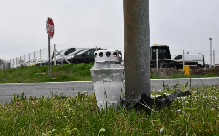 Iz suprotnog smjera naišao je 33-godišnjak u svom automobilu koji tijekom vožnje nije bio vezan