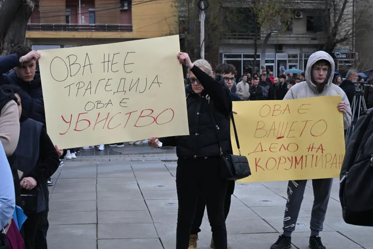 Među poginulima su troje maloljetnika.