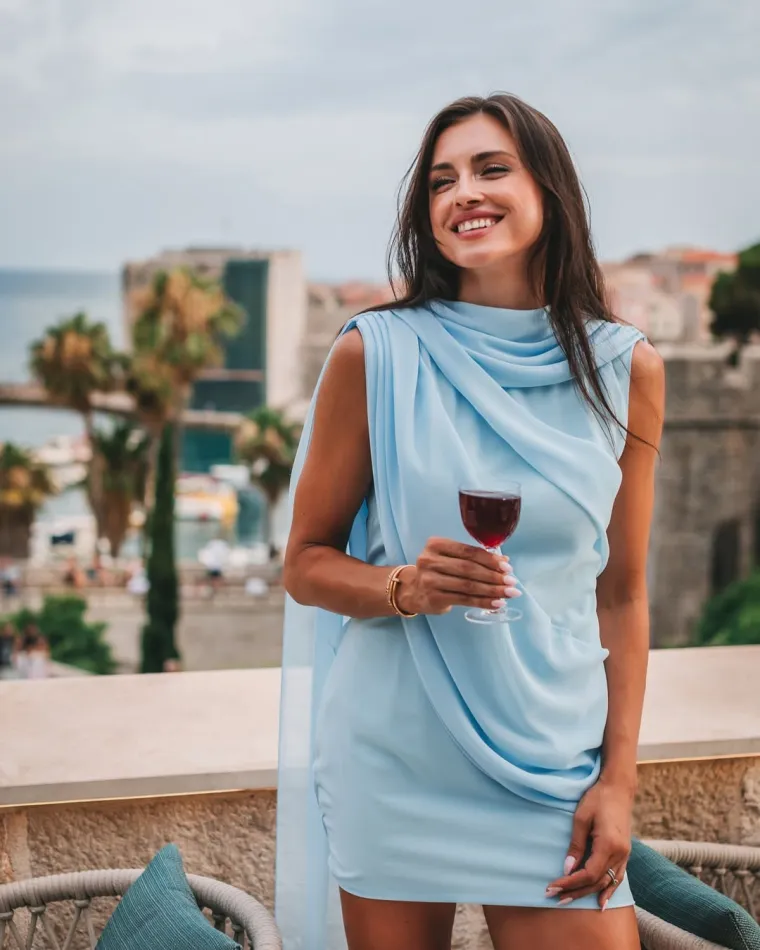 Tijekom godina radila je s velikim modnim brendovima, bila zaštitno lice Robin Jeans-a, a pojavljivala se i u reklamama za Anchor Blue. 