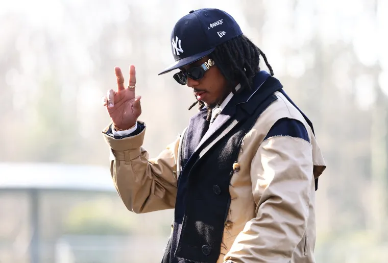 Nogometa&scaron; koji je možda i najpoznatiji po ekstravagantnim kombinacijama je branič Barcelone Jules Kounde