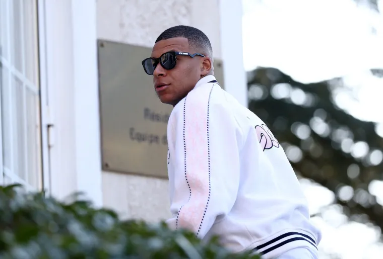 Kylian Mbappe, prvo ime francuske reprezentacije, nije sklon takvim eksperimentima pa je i sad stigao u vrlo pristojnom izdanju.
