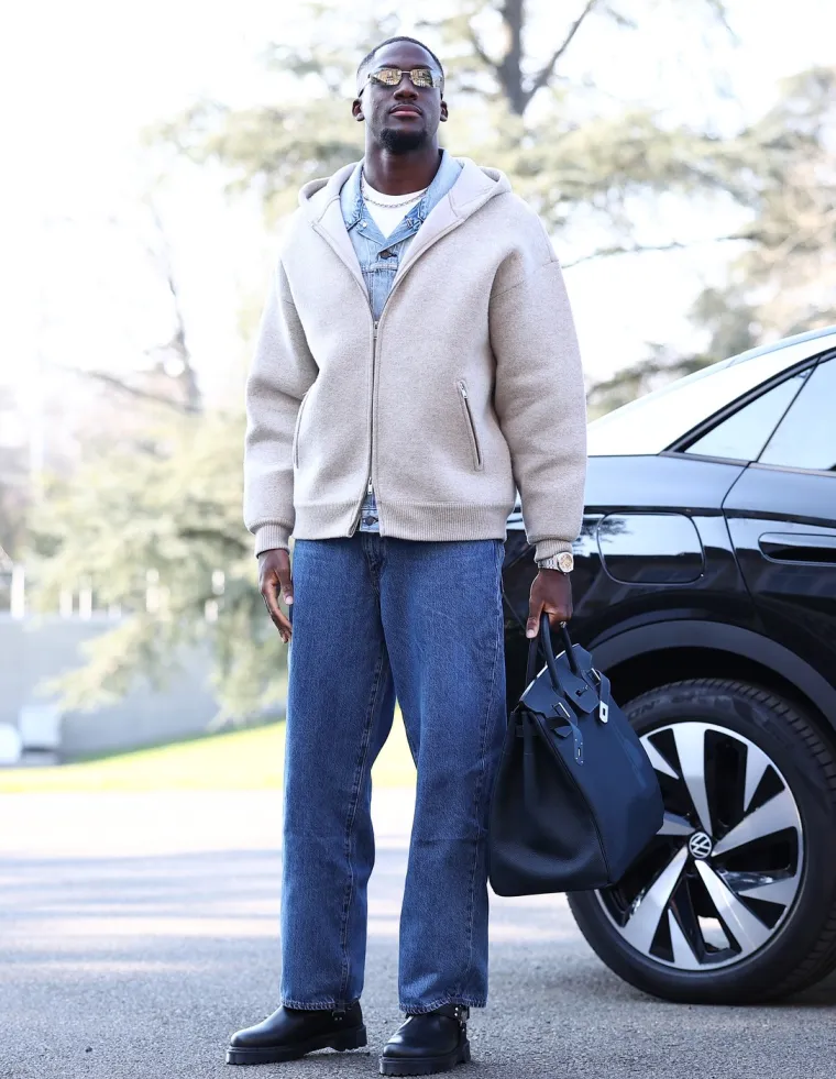 Ibrahima Konate isto izgleda... zanimljivo.