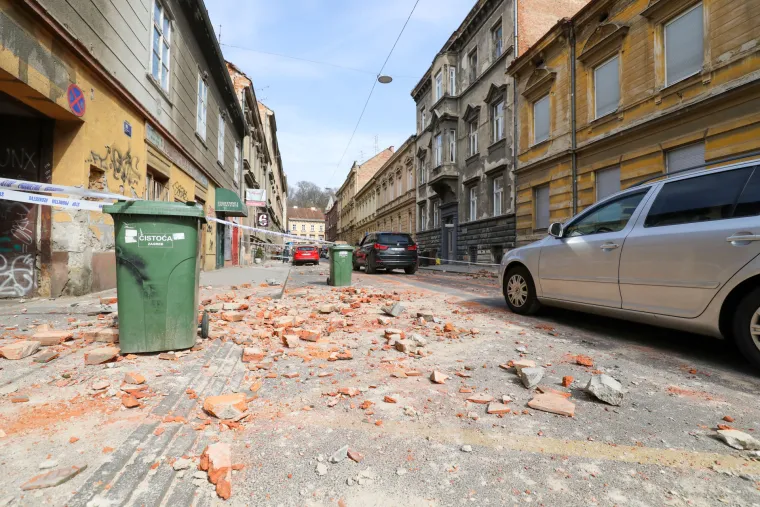 
Nekima je potres djelovao kao nevjerojatna tutnjava. Nekima je izgledalo kao da je eksplodirala bomba. Za većinu građana bio je to trenutak panike koji se svima urezao u pamćenje