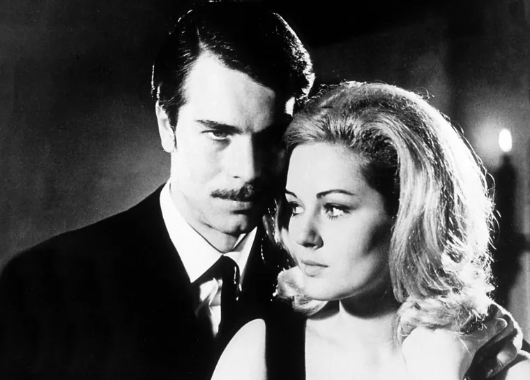 Unatoč svim optužbama i ucjenama, Beba nije mogla zaboraviti svog sina, pa se potajno nalazila s njim u Londonu.