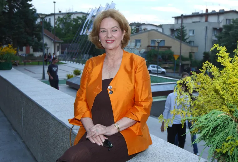 Bila je prva Dikanova žena, borila se za skrbni&scaron;tvo nad sinom: Ovako danas izgleda Beba Lončar