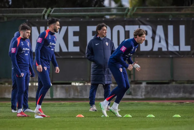Trenirali su na pomoćnom terenu na Poljudu, a izbornik Zlatko Dalić ovaj je put na raspolaganju imao sve igrače