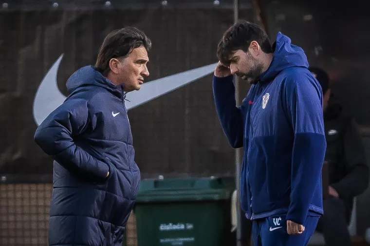 On i njegov pomoćnik Vedran Ćorluka kao da su bili u nekom svom svijetu, zabrinuto su vodili trening, ozbiljni. 