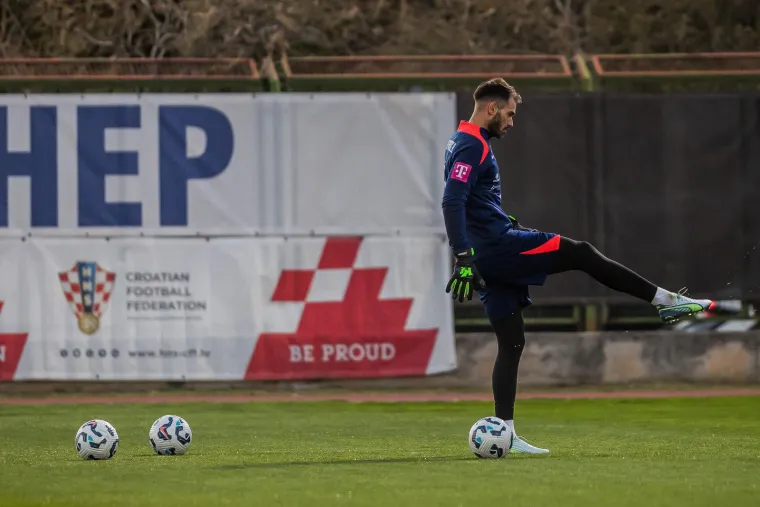 Ivu&scaron;ić je jedini golman koji je branio u klubu, ni Livaković ni Kotarski nisu i to iznimno brine izbornika