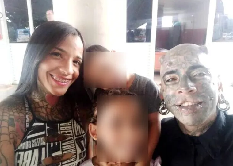 Njegova supruga Vanessa i njihovo dvoje djece stoje čvrsto uz njega, te se ne obaziru na negativne komentare.