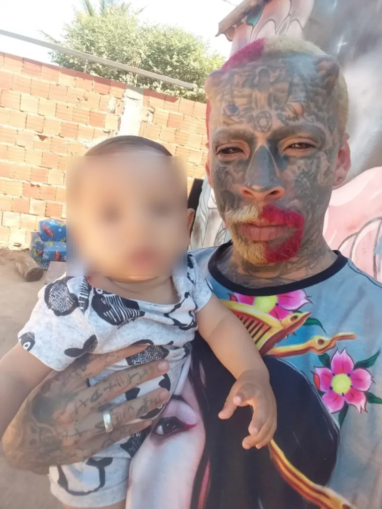 Do sada je na svoje zahvate potrošio oko 2379,50 eura, no smatra da je svaka investicija vrijedna jer mu omogućuje da živi autentično, na način koji ga čini sretnim.