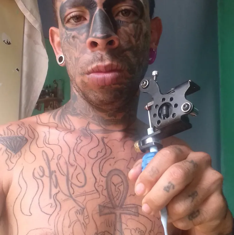 Ljudi ga nazivaju vragom, a ne znaju da iza tetovaža stoji otac kojem je obitelj sve na svijetu