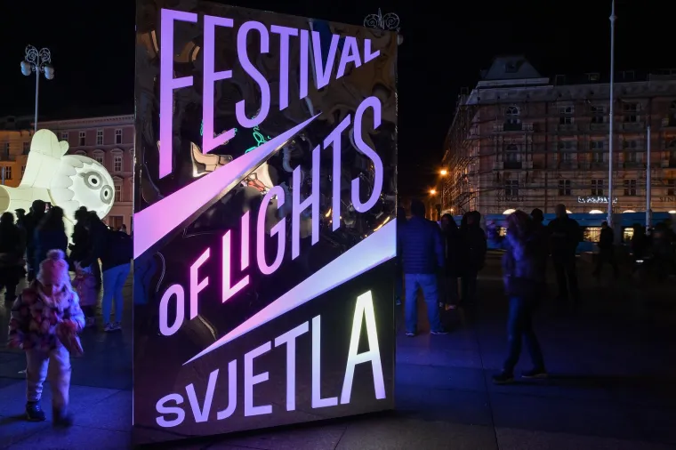 Svjetla preplavila Zagreb: Pogledajte prizore koje su svi fotografirali
