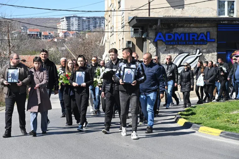 Makedonski mediji navode da će tridesetak poginulih biti pokopano na gradskom groblju u Kočanima. Štip će se oprostiti od petero stradalih u crkvama Sv. Nikole, Uznesenja Blažene Djevice Marije i Svete Trojice. Ispraćaji su zakazani i u Probištipu, selu Obleševo i ostalim mjestima odakle su žrtve. 