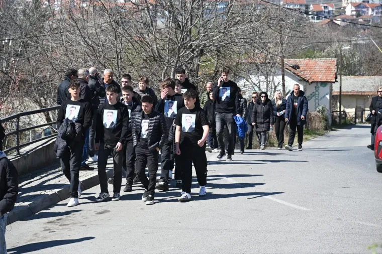 Makedonska policija proširila je istragu oko katastrofalnog požara u noćnom klubu Pulse u Kočanima. Istragom je sada obuhvaćeno ukupno 26 osoba, među kojima je sedam službenih osoba Policijske uprave Štip i Policijske postaje Kočani osumnjičene za teška kaznena djela protiv opće sigurnosti povezana s izdavanjem dozvola za rad kluba smrti.