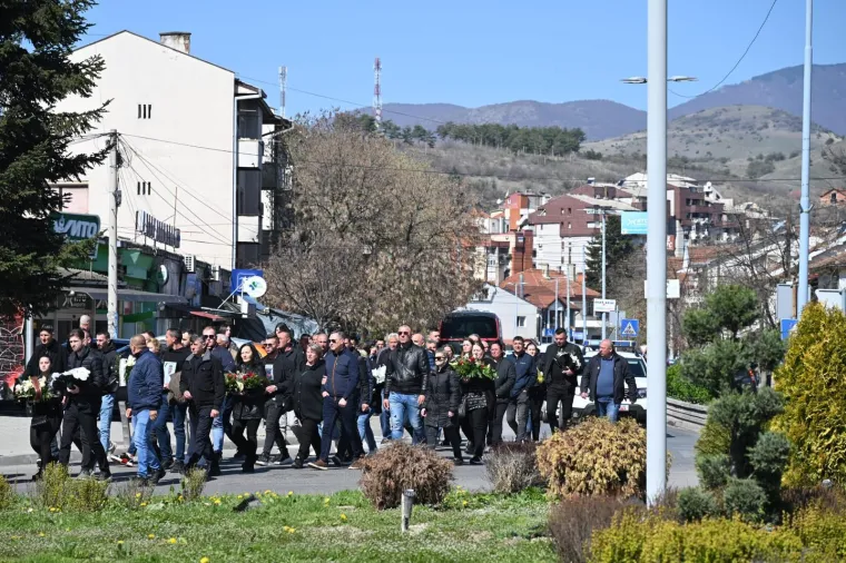 Prizori očaja i boli: Rijeka ljudi oprostila se od poginulih u požaru...