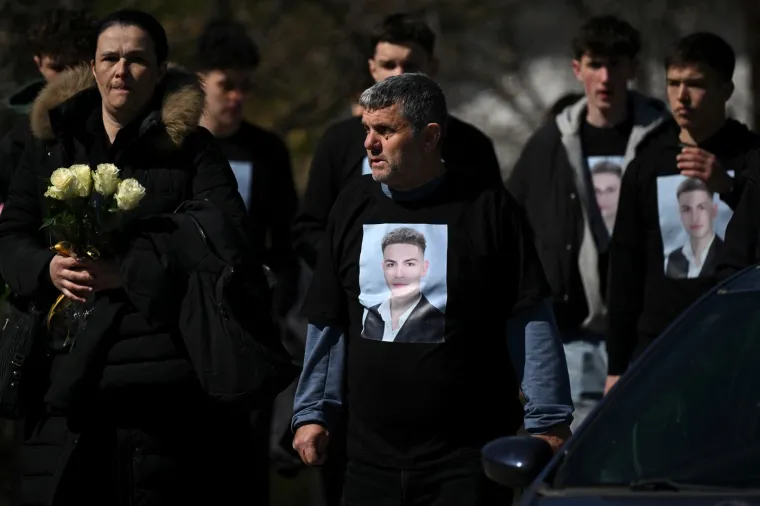 Prizori očaja i boli: Rijeka ljudi oprostila se od poginulih u požaru...