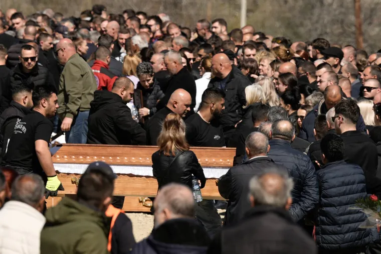 Prizori očaja i boli: Rijeka ljudi oprostila se od poginulih u požaru...