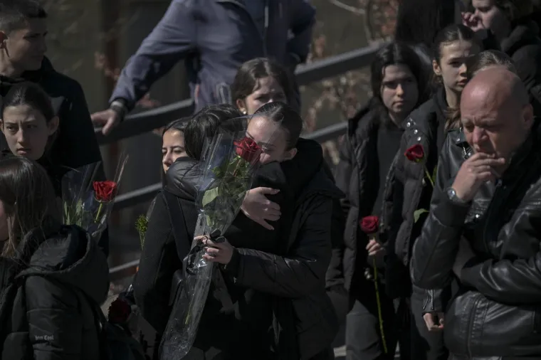 Prizori očaja i boli: Rijeka ljudi oprostila se od poginulih u požaru...