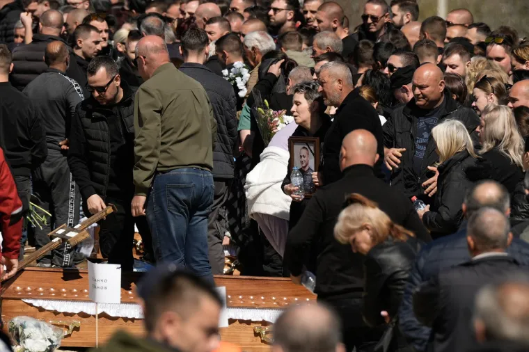 Prizori očaja i boli: Rijeka ljudi oprostila se od poginulih u požaru...