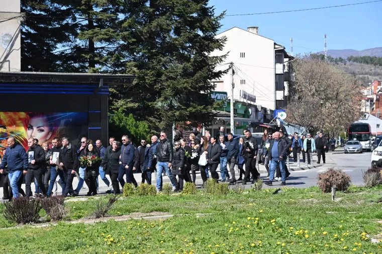 Prizori očaja i boli: Rijeka ljudi oprostila se od poginulih u požaru...