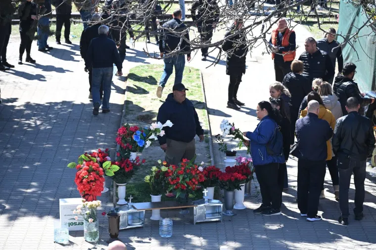Prizori očaja i boli: Rijeka ljudi oprostila se od poginulih u požaru...