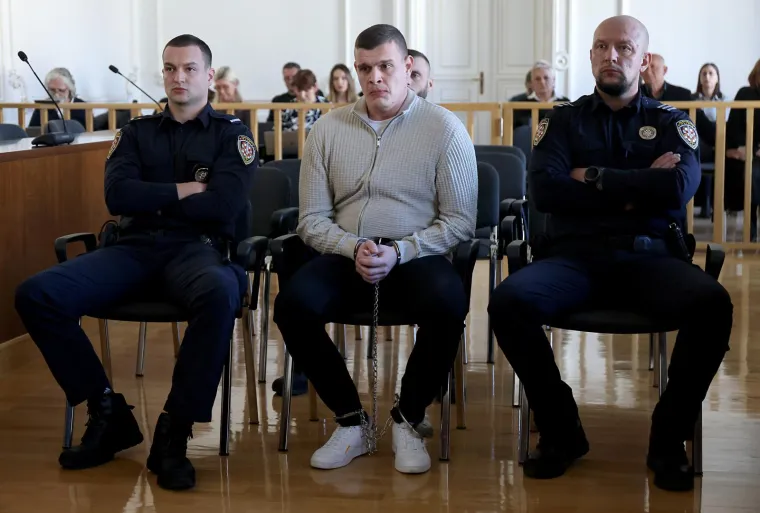 Teški trenuci za gledanje: Policajac ubojica i uplakani roditelji Mihaele u sudnici