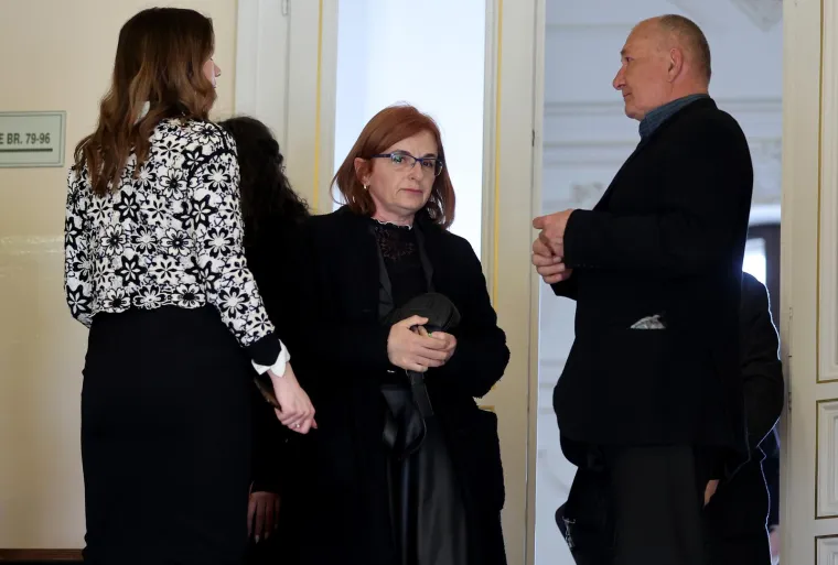 Teški trenuci za gledanje: Policajac ubojica i uplakani roditelji Mihaele u sudnici
