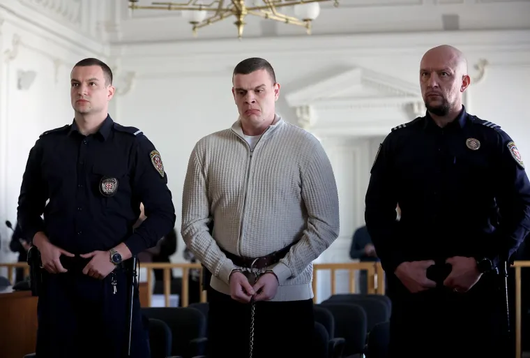 Te&scaron;ki trenuci za gledanje: Policajac ubojica i uplakani roditelji Mihaele u sudnici