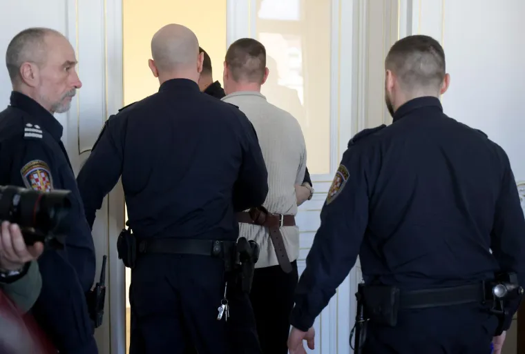 Te&scaron;ki trenuci za gledanje: Policajac ubojica i uplakani roditelji Mihaele u sudnici