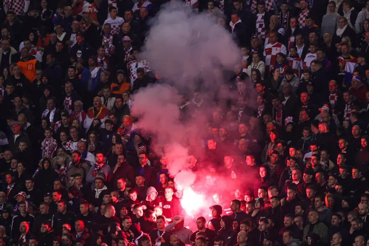 Na žalost, nije moglo bez baklji