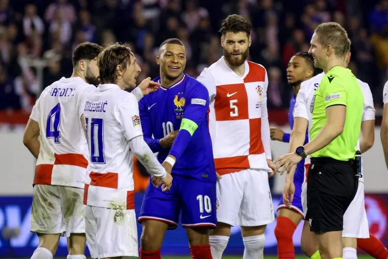 Zvijezda Francuske je pokušala izboriti jedanaesterac, ali preiskusan je bio Modrić da nasjedne na takvo što.