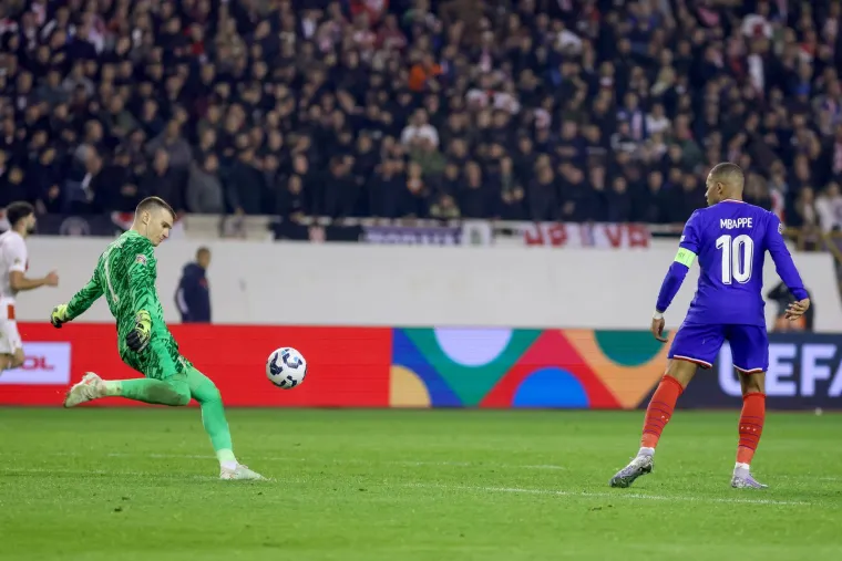 Trenutak u kojem su se svi u Realu hvatali za glavu! Modrić očitao bukvicu Mbappéu: 'Nećeš, Kyliane!'