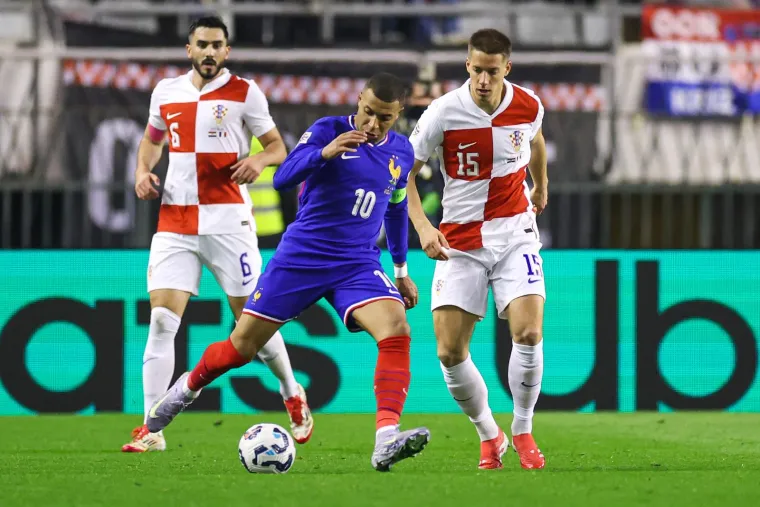 Mbapp&eacute; nije imao puno prostora...